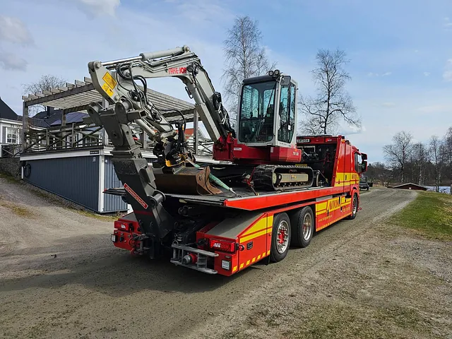 Maskintransport av maskin-grävmaskin i borås